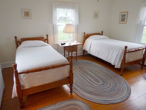 4 bedrooms, desk, iron/ironing board, free WiFi