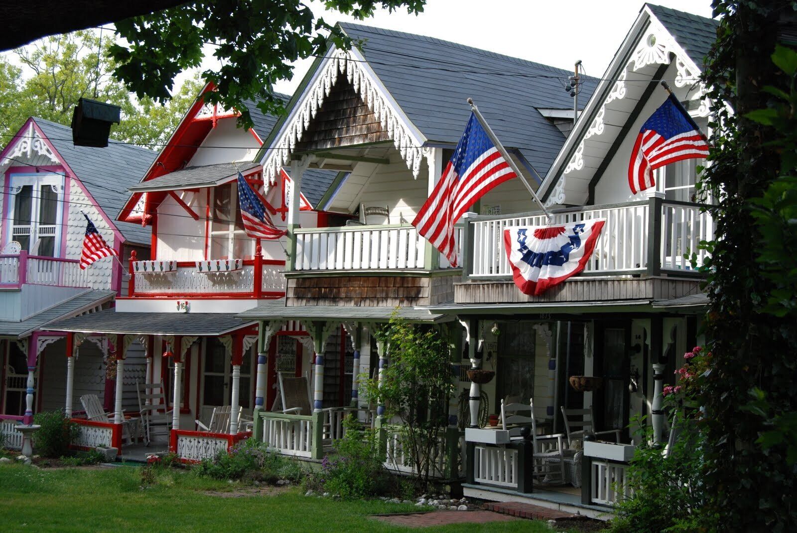 Downtown Oak Bluffs, short walk to beach & town; NOW AVAIL - 7/25-8/1. DISCOUNT!