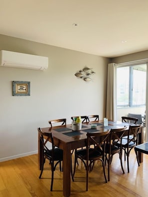 Dining - Escape@EIGHT - Smiths Beach (Smiths Beach)