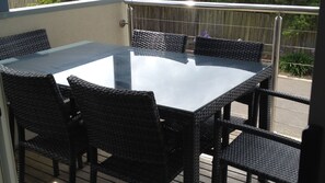 Outdoor dining - Escape@EIGHT - Smiths Beach (Smiths Beach)