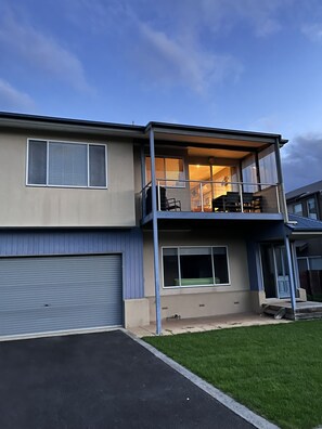 Exterior - Escape@EIGHT - Smiths Beach (Smiths Beach)