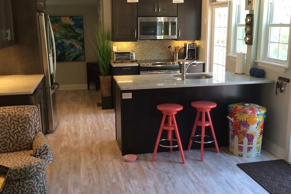 Stylish 2-Bedroom Rye Bungalow sleeping 6