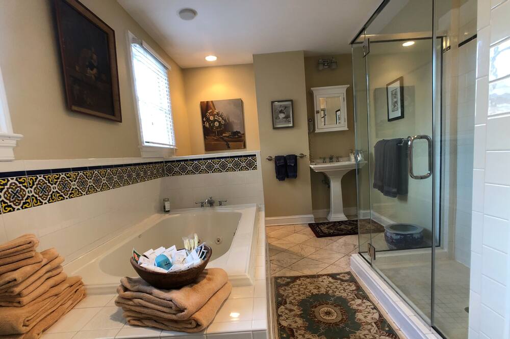 Stay on Captains’ Row - Old Town’s Most Historic Block!, Alexandria, VA