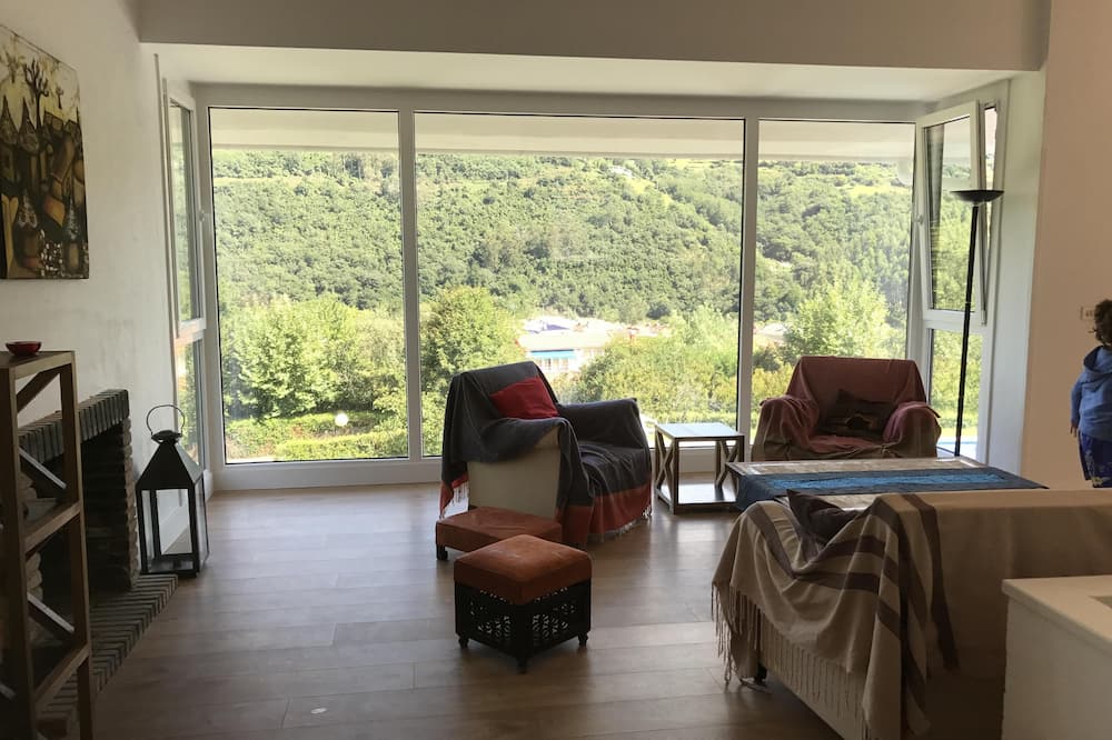Entire villa with pool and amazing views