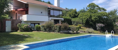 حمّام سباحة خارجي