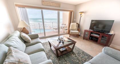 Ocean Front Complex -beautiful Ocean Views! Can't Get Any Closer To The Ocean!