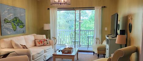 Smart-TV, DVD-Player, Bücher