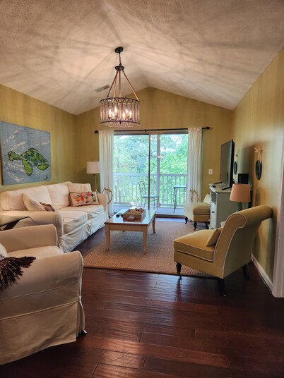 Cozy King Condo on True Blue Golf Club steps from pool hot tub + State Park Pass