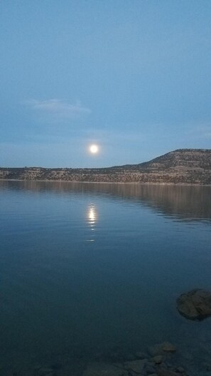 Chaises longues, serviettes de plage
