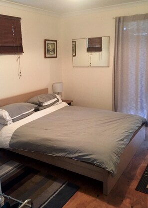 2 室のベッドルーム、アイロン / アイロン台、ベッドシーツ