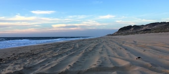 The Tree House - 5 min walk to the beach