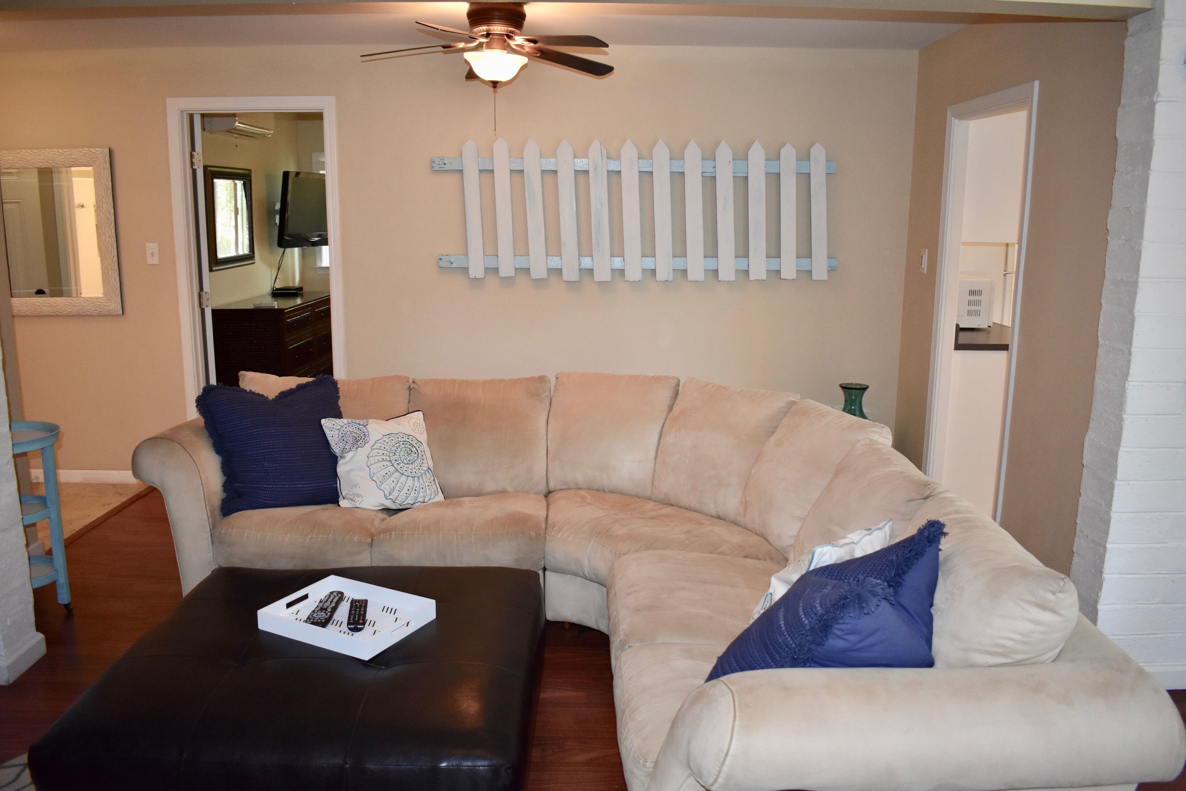 Smart TV, DVD player, books, stereo