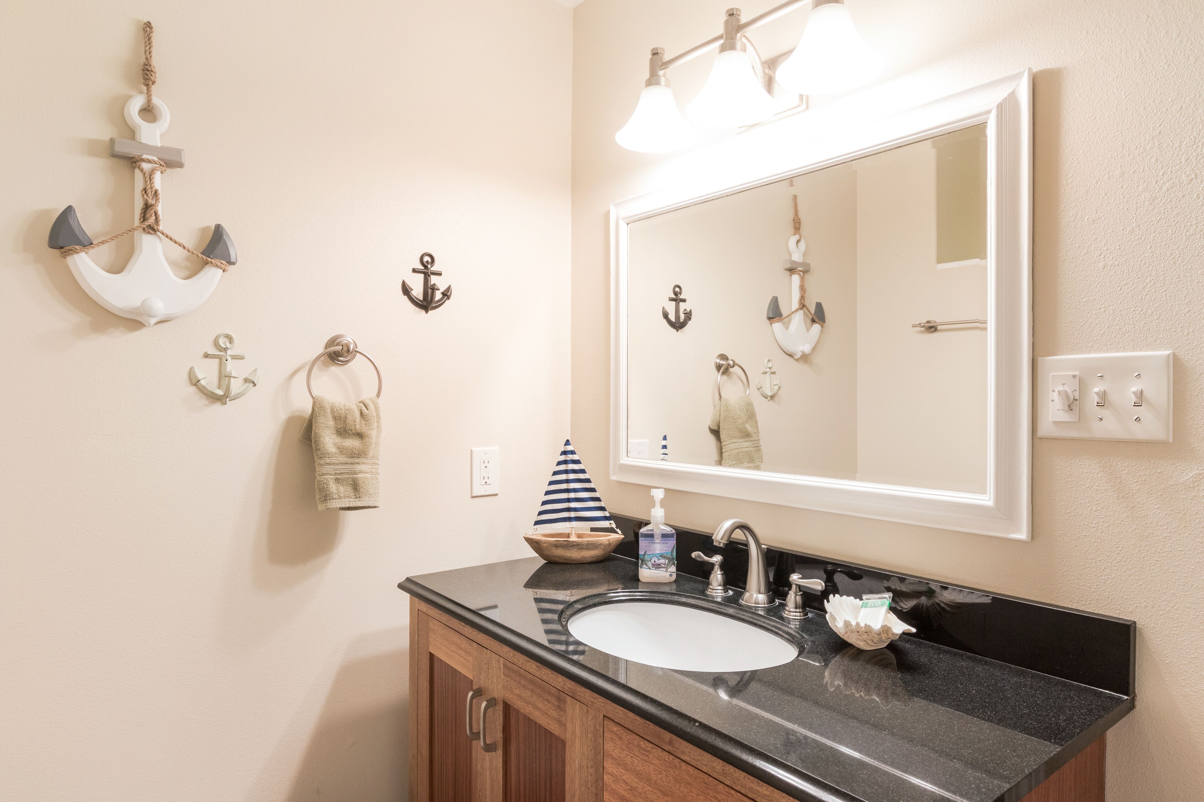 Combined shower/tub, hair dryer, towels, soap