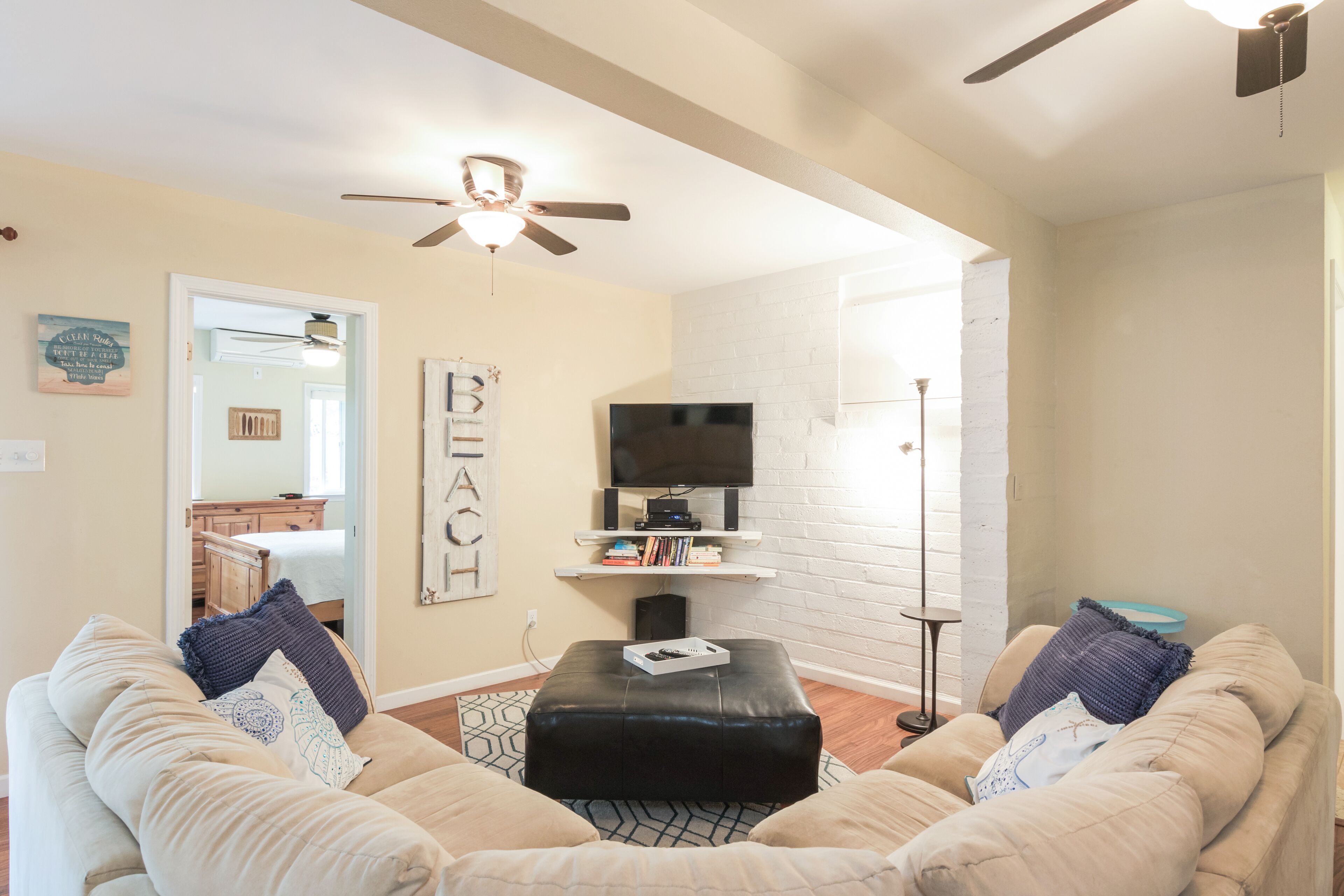 Smart TV, DVD player, books, stereo