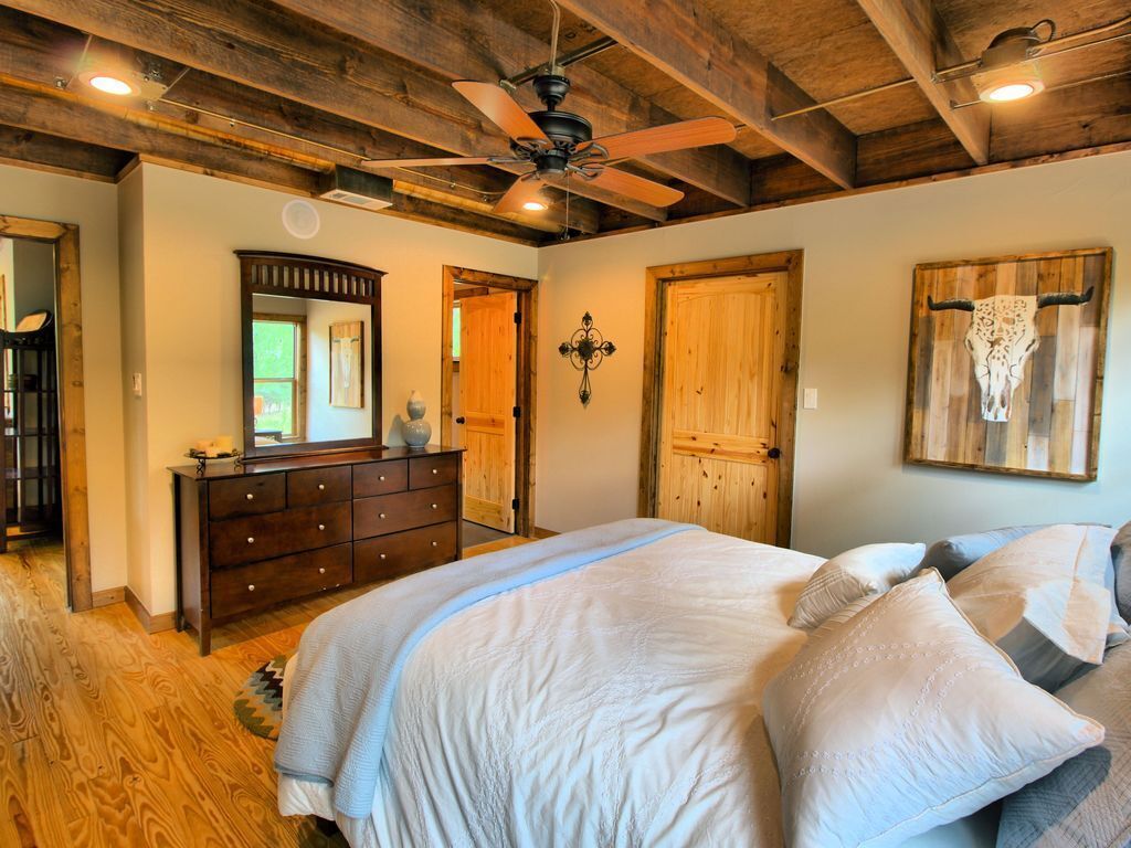 Amazing Cabin on 130 Secluded Acres-4th night FREE!!!