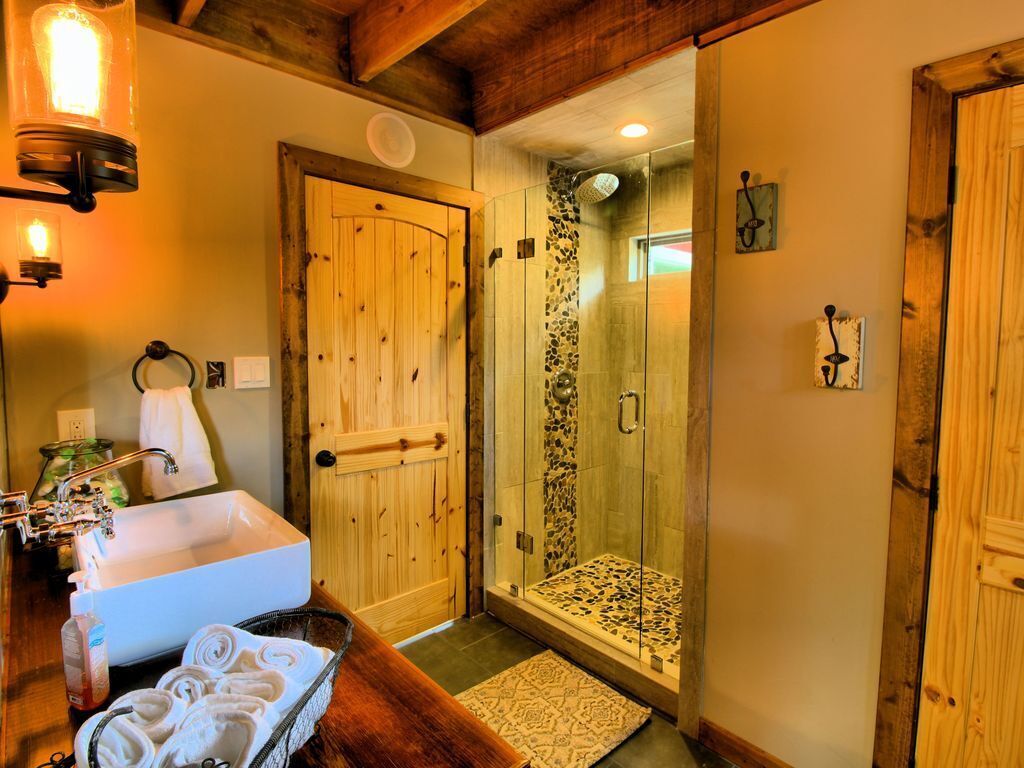 Amazing Cabin on 130 Secluded Acres-4th night FREE!!!