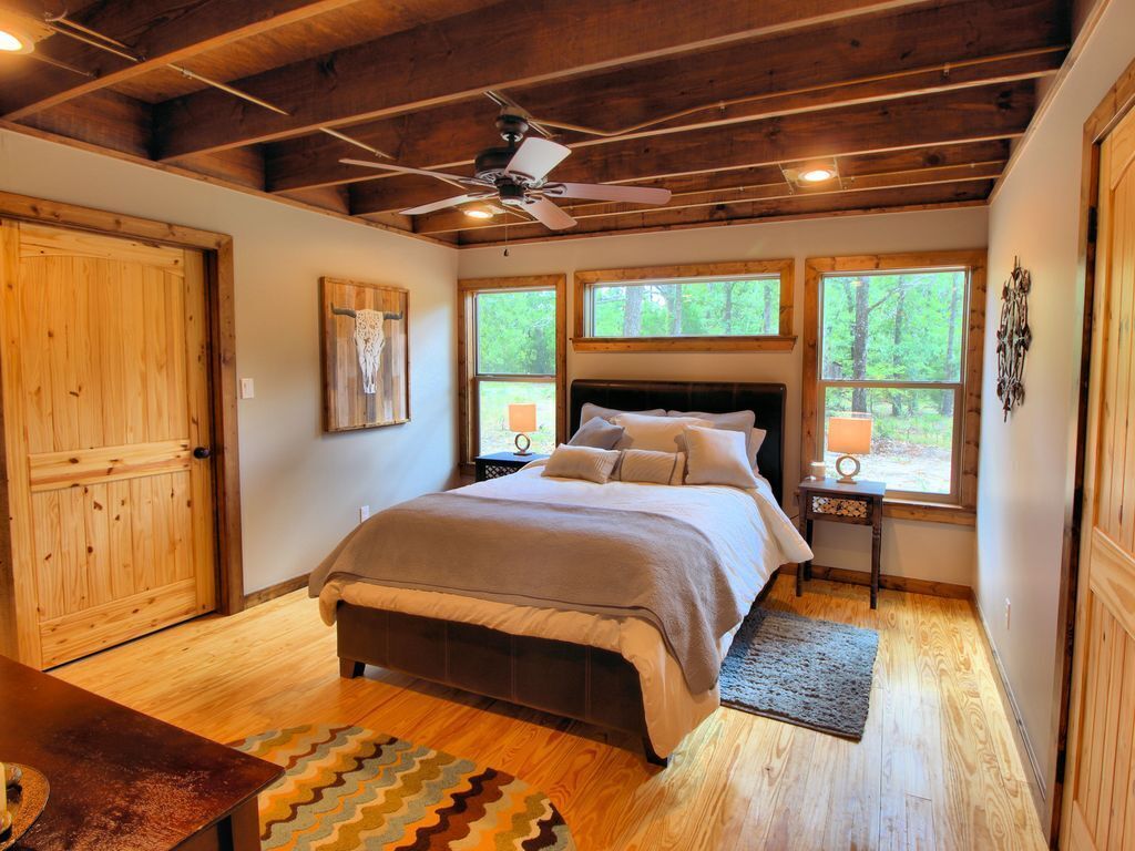 Amazing Cabin on 130 Secluded Acres-4th night FREE!!!