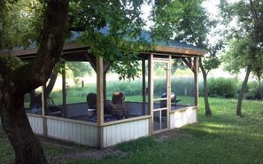 Property grounds - Romantic Bed And Breakfast Cottage. (Muskego)