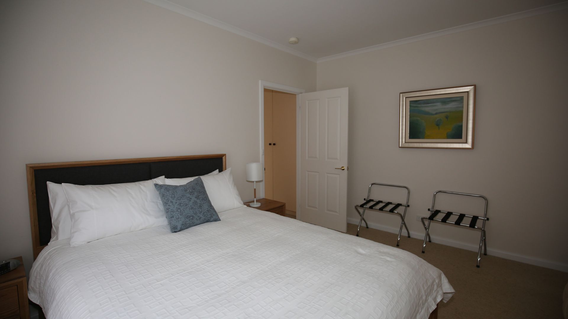 Apartment on the edge — image 11