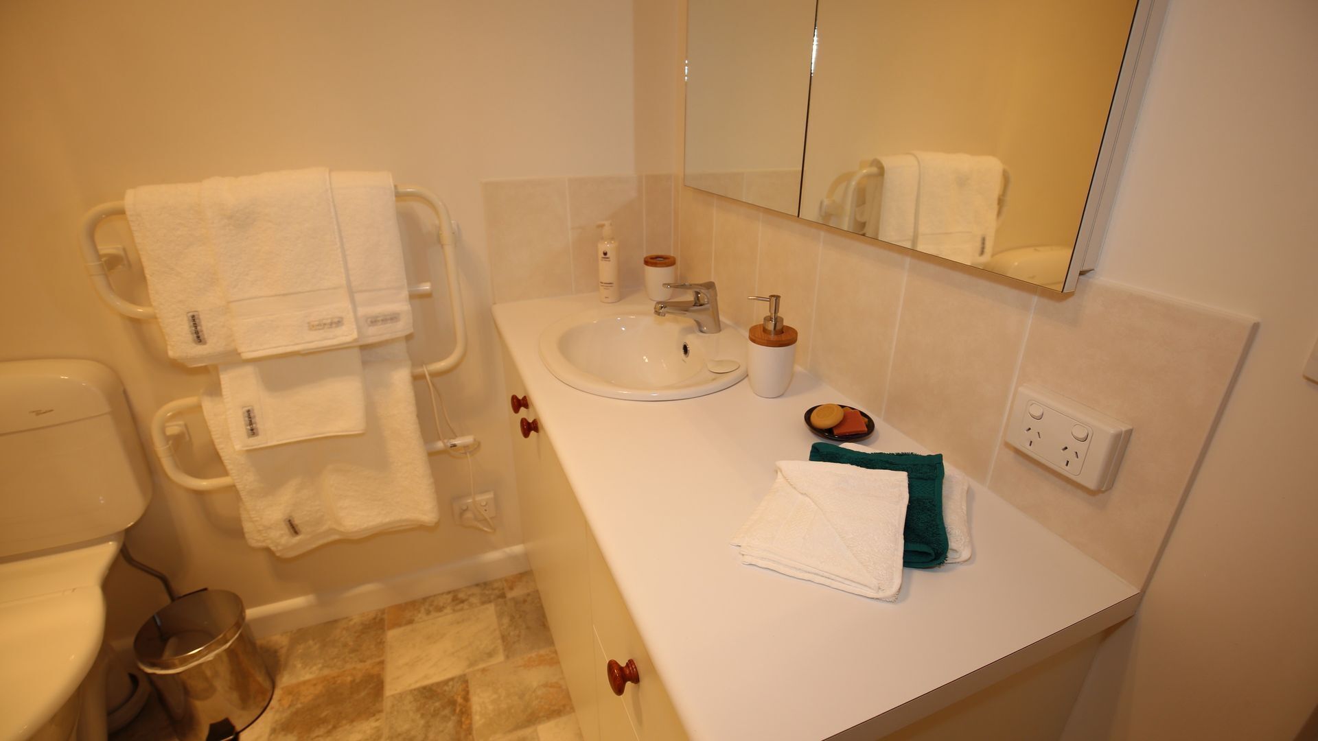 Apartment on the edge — image 13