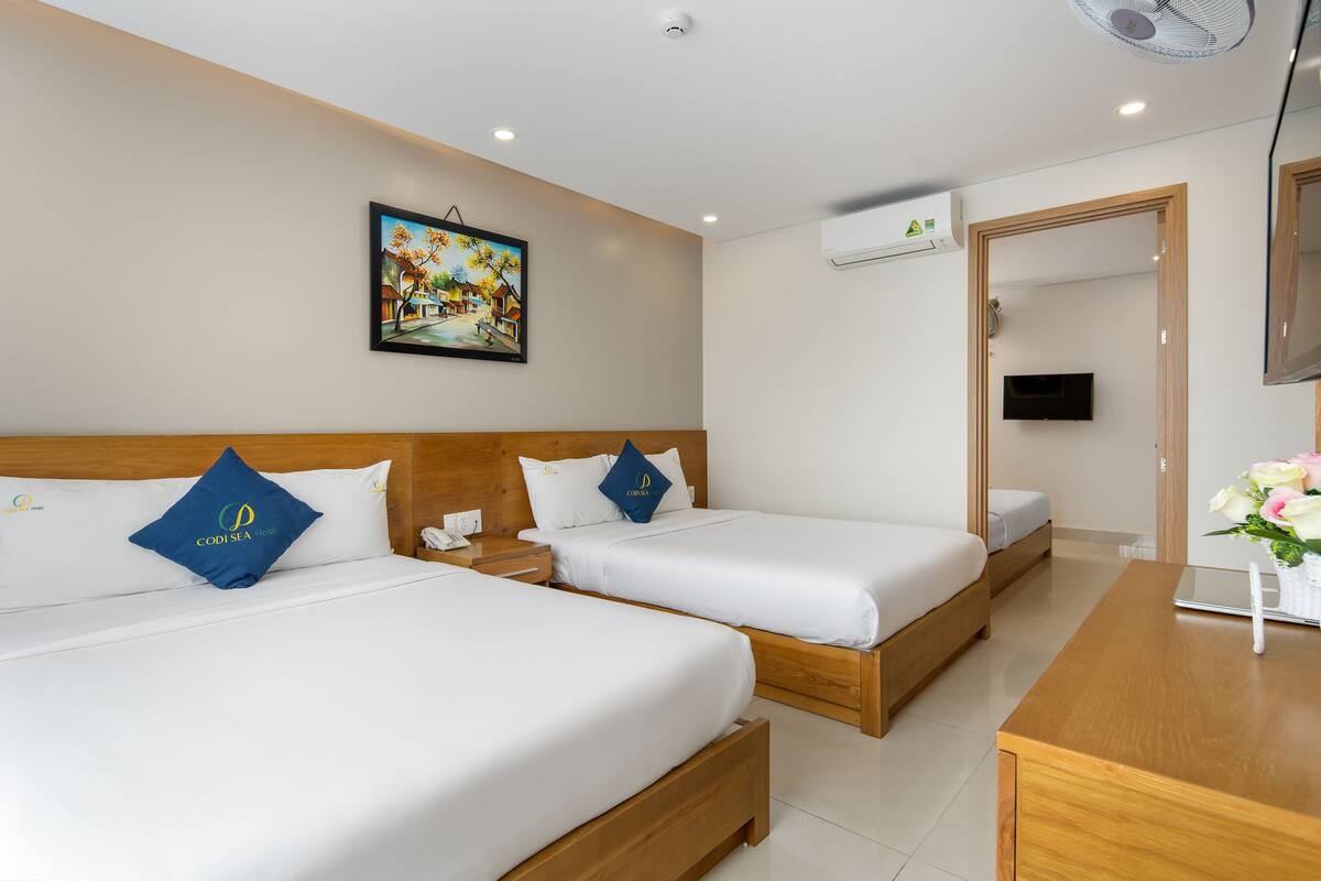 Connecting Rooms, 2 Bathrooms