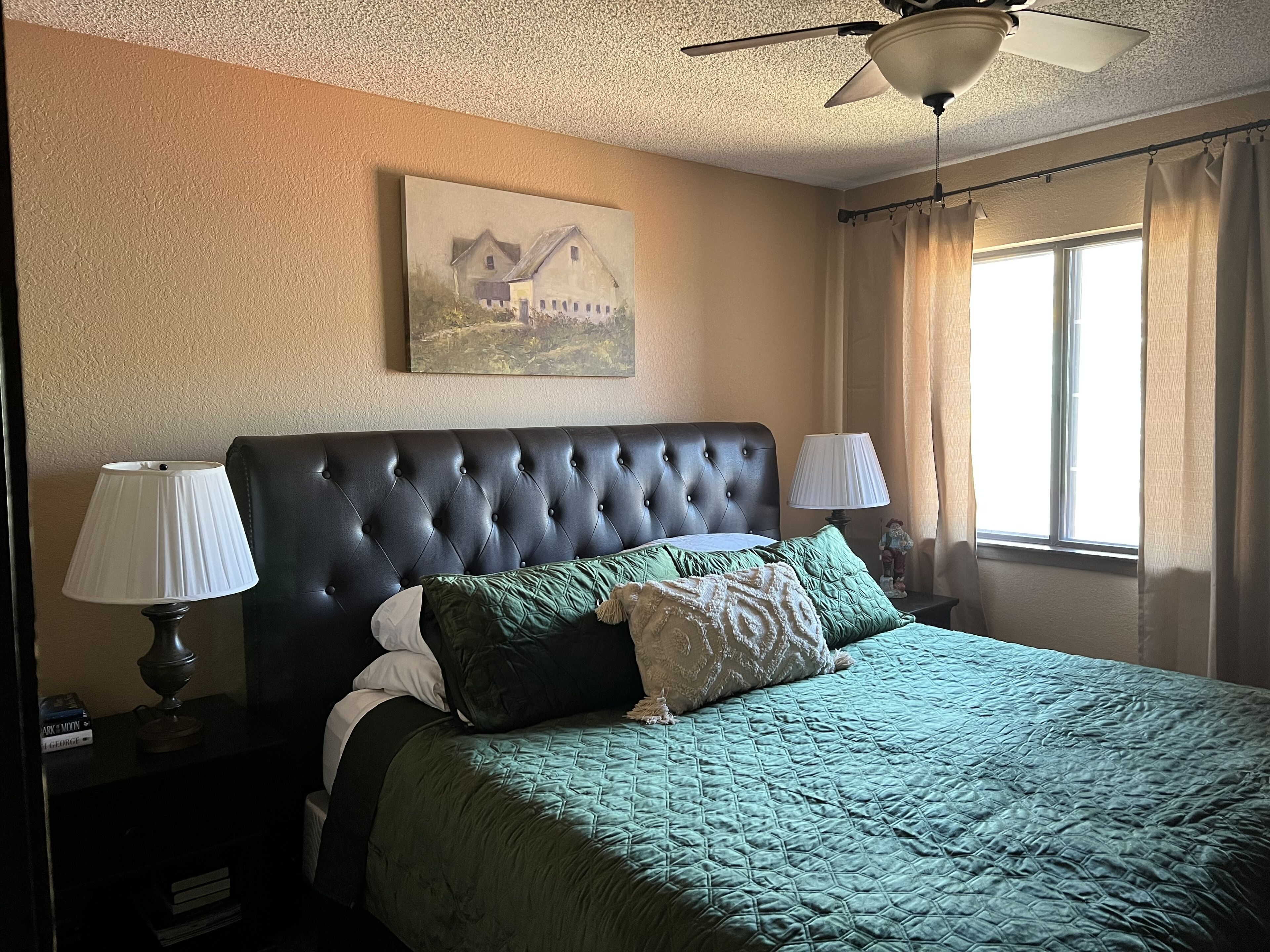 Ski-In/Ski-Out Condo! Spacious, Cozy, Convenient. Great for Couples and Families