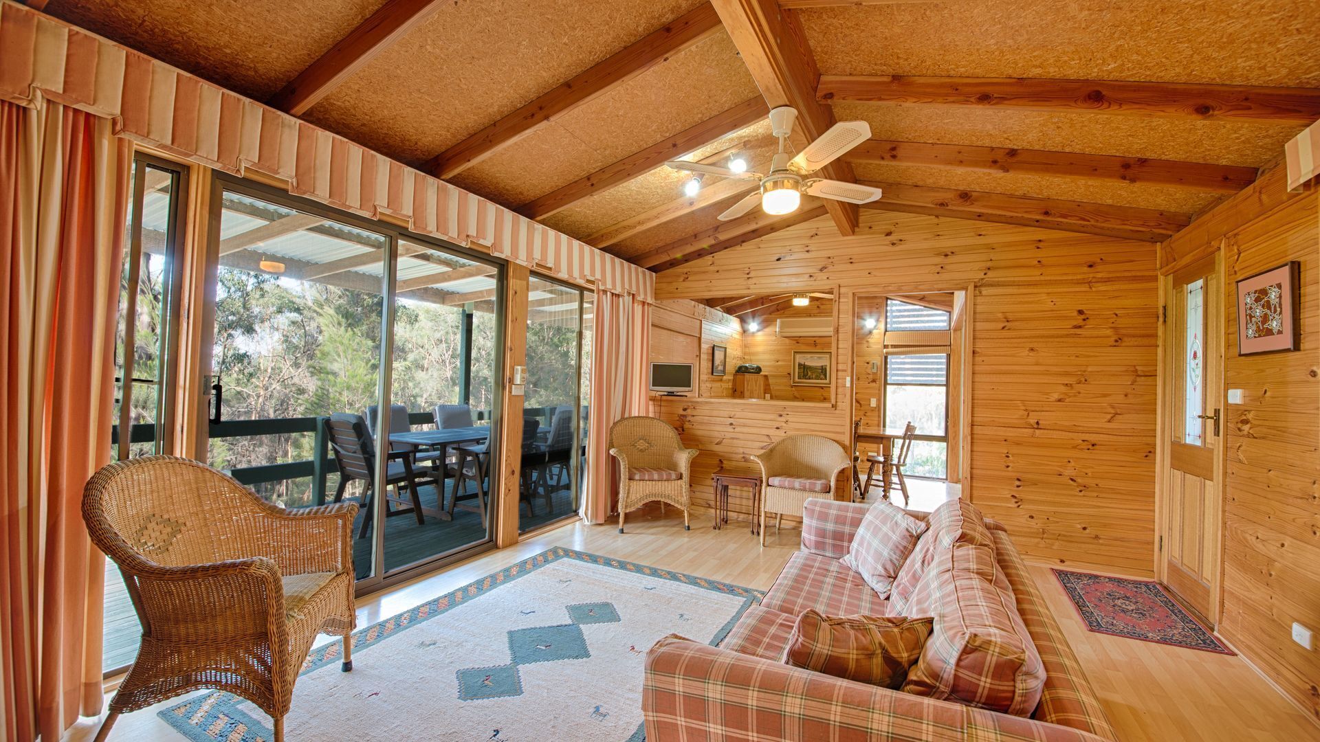 Stewart Cottage - vineyards getaway — image 2