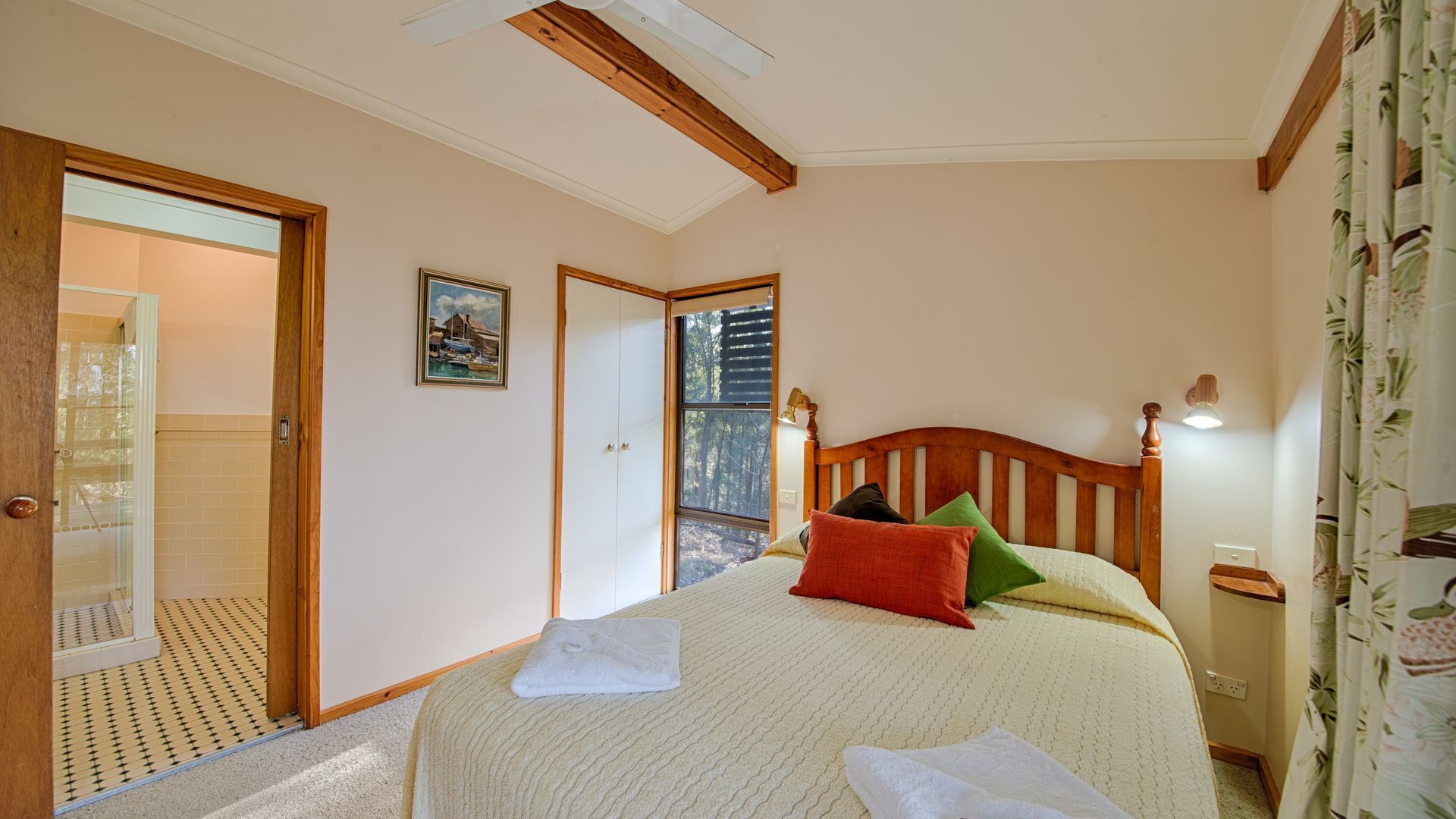 Stewart Cottage - vineyards getaway — image 4