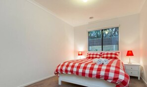 2nd Bedroom (Q) - The Sandbar (Rye)
