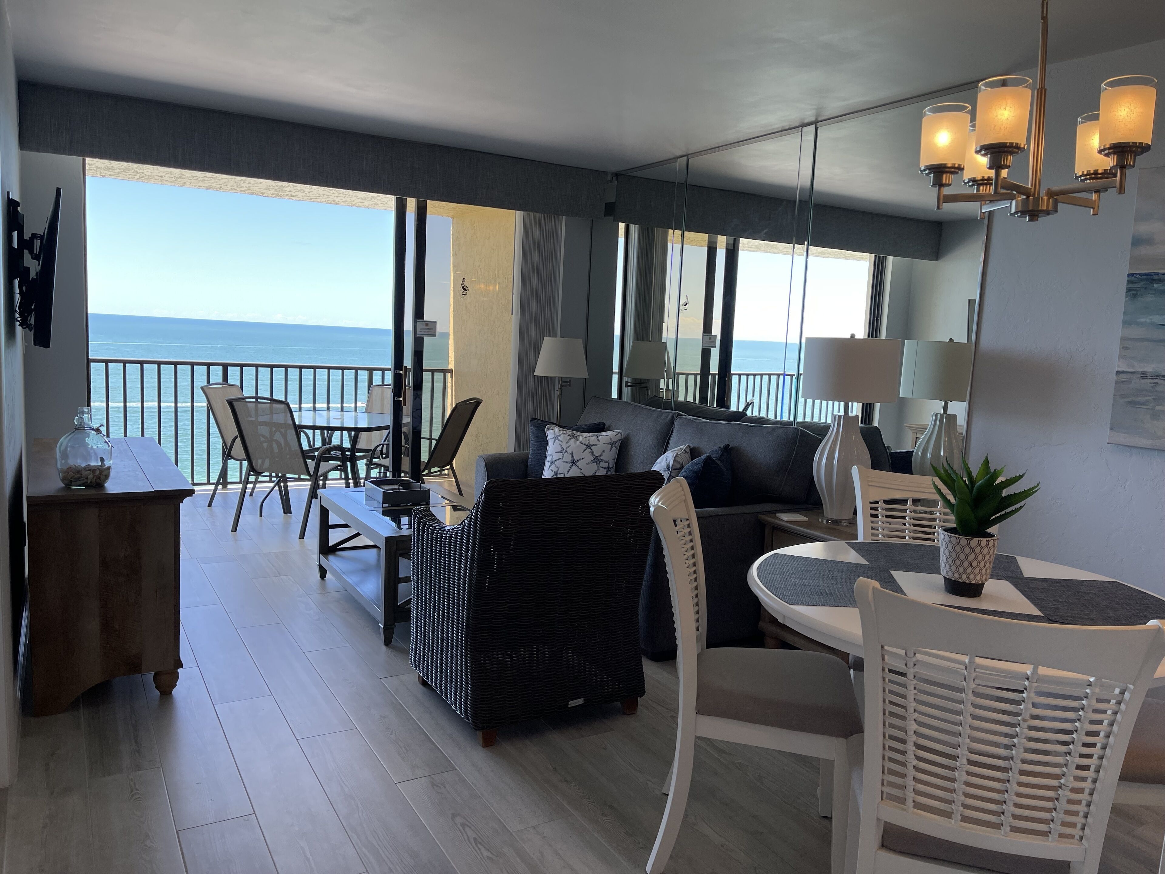 SPACIOUS OPEN CONCEPT LIVING AREA-SLIDERS OPEN TO THE LANAI