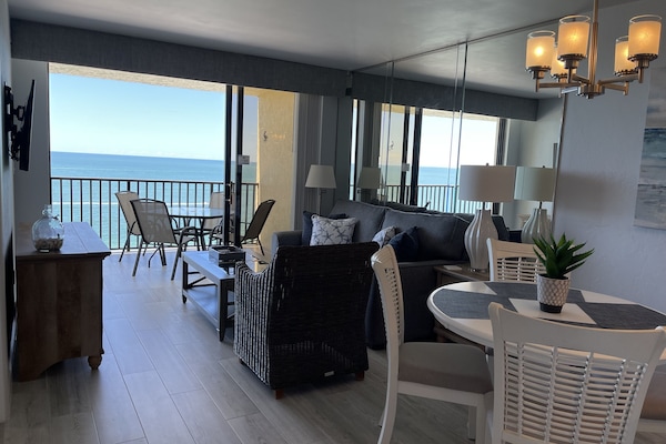 SPACIOUS OPEN CONCEPT LIVING AREA-SLIDERS OPEN TO THE LANAI