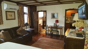 1 slaapkamer, een bureau, een strijkplank/strijkijzer, gratis wifi