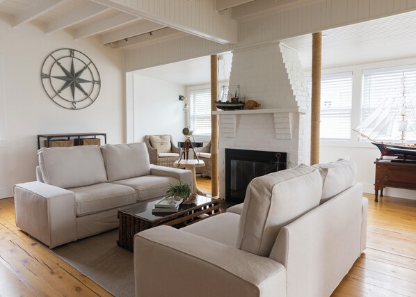 TV, fireplace, stereo