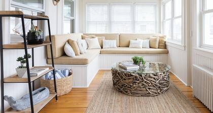 The Dockside Cottage - Waterfront Cottage with Private Dock