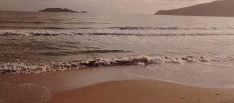 House 50 meters from the sand of Praia dos Ingleses or 5 minutes on foot.