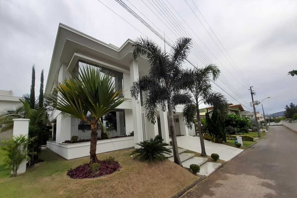 HOUSE WITH HEATED SWIMMING POOL (COND. CLOSED) ON THE BEACH OF CAMPECHE-SUL OF THE ISLAND