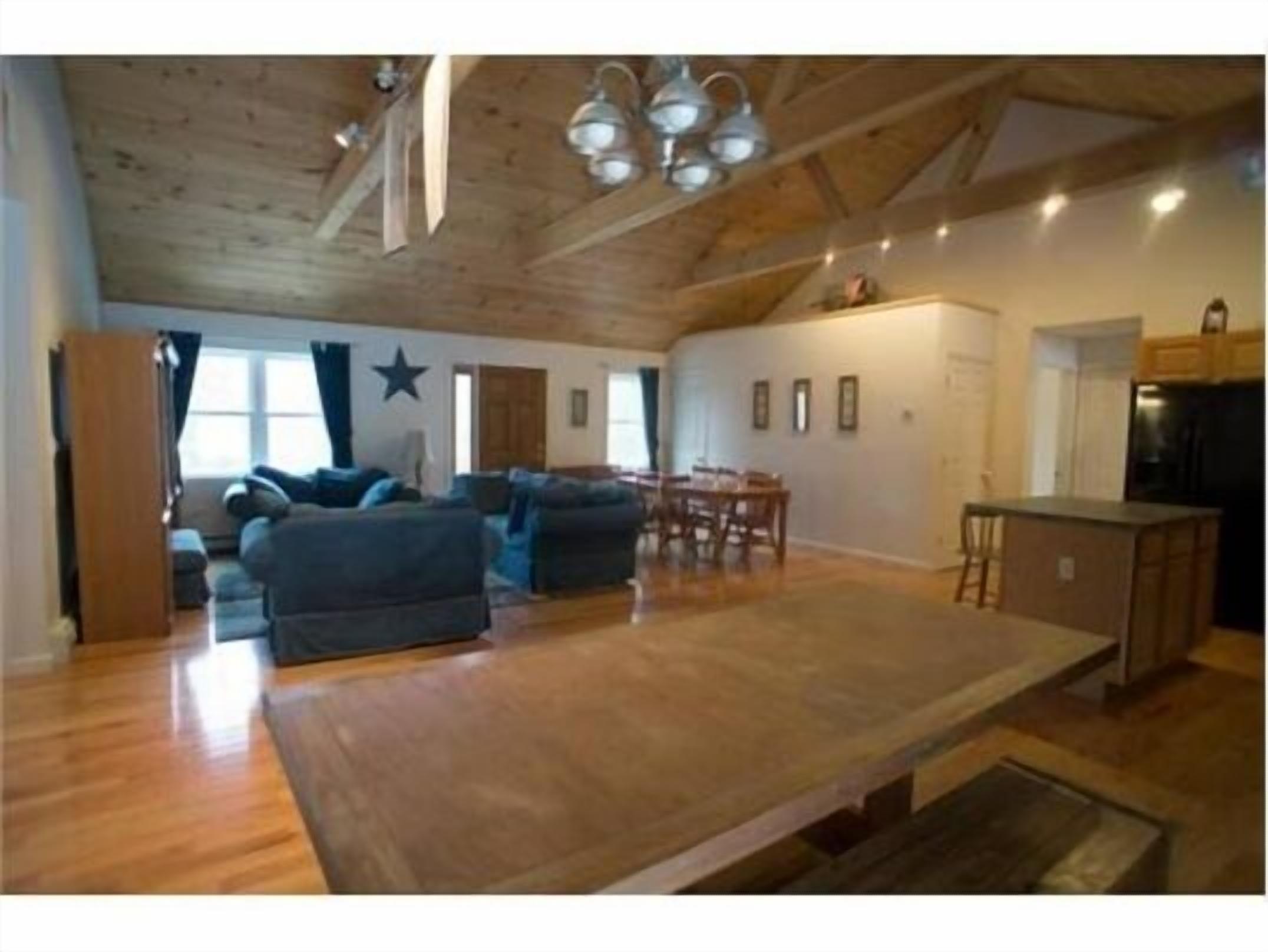 5BR W/ Master and 3Bathrooms ! Beautiful Home, White Mountain Region, Amazing!!!