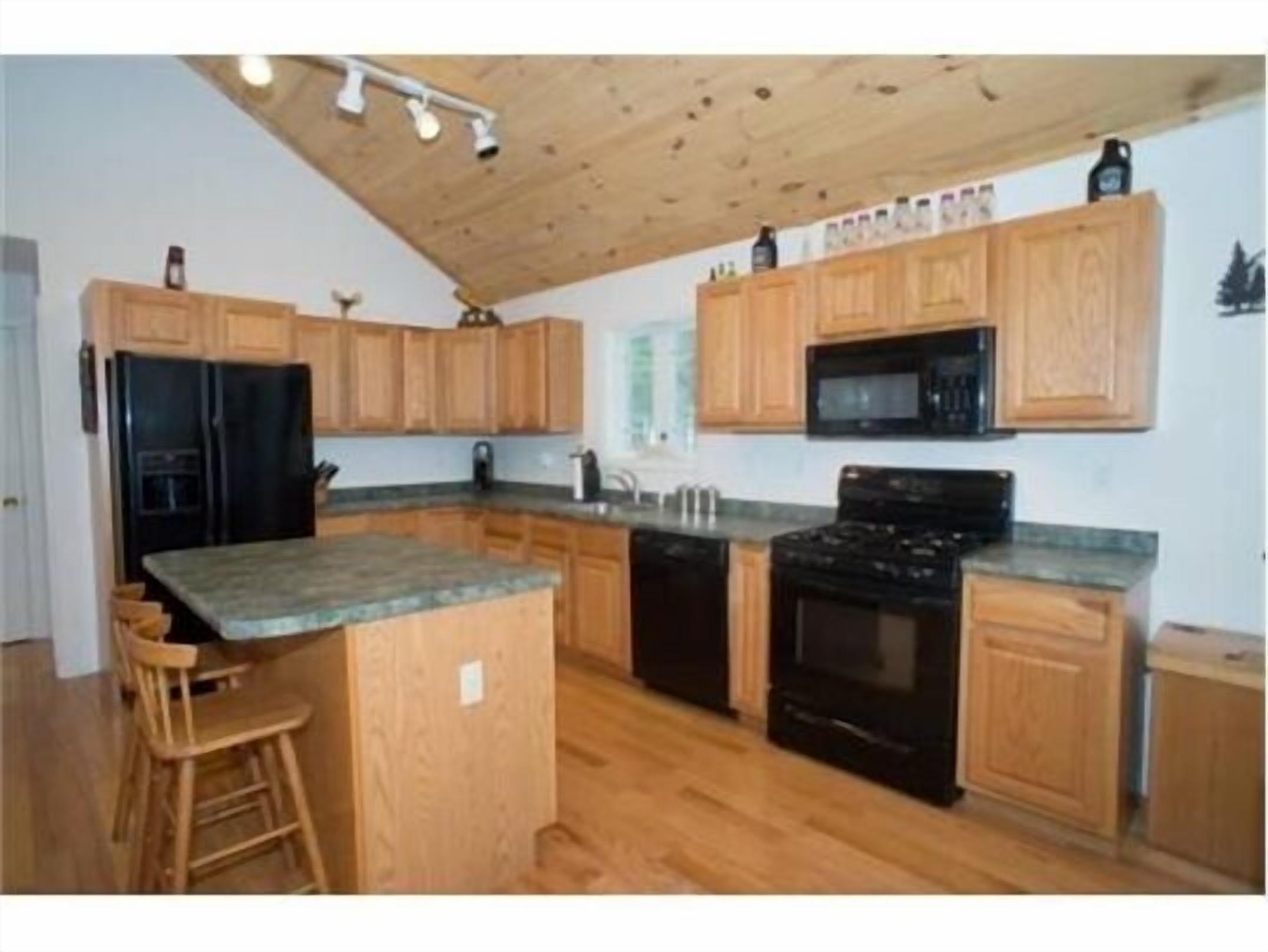 5BR W/ Master and 3Bathrooms ! Beautiful Home, White Mountain Region, Amazing!!!