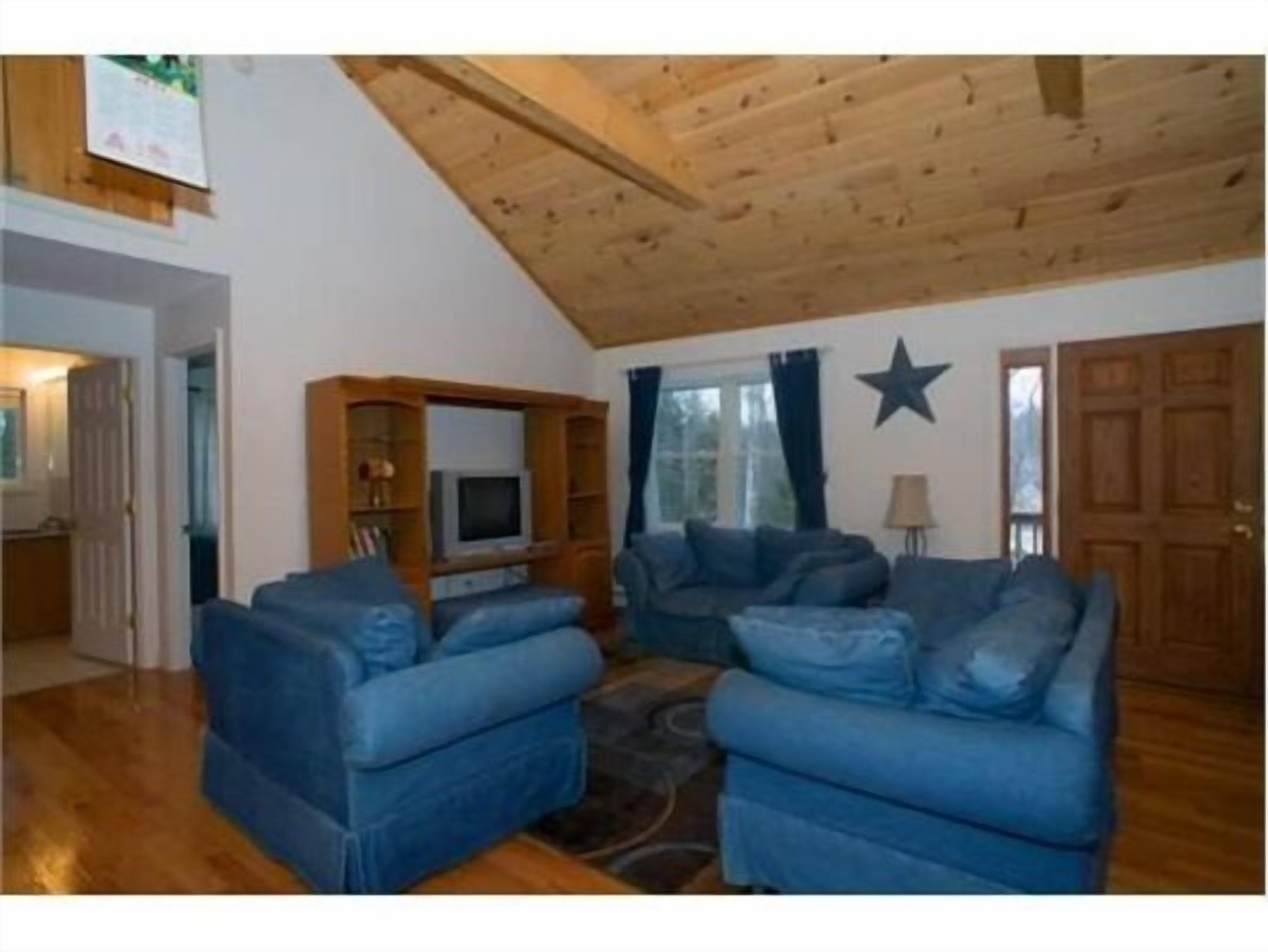 5BR W/ Master and 3Bathrooms ! Beautiful Home, White Mountain Region, Amazing!!!