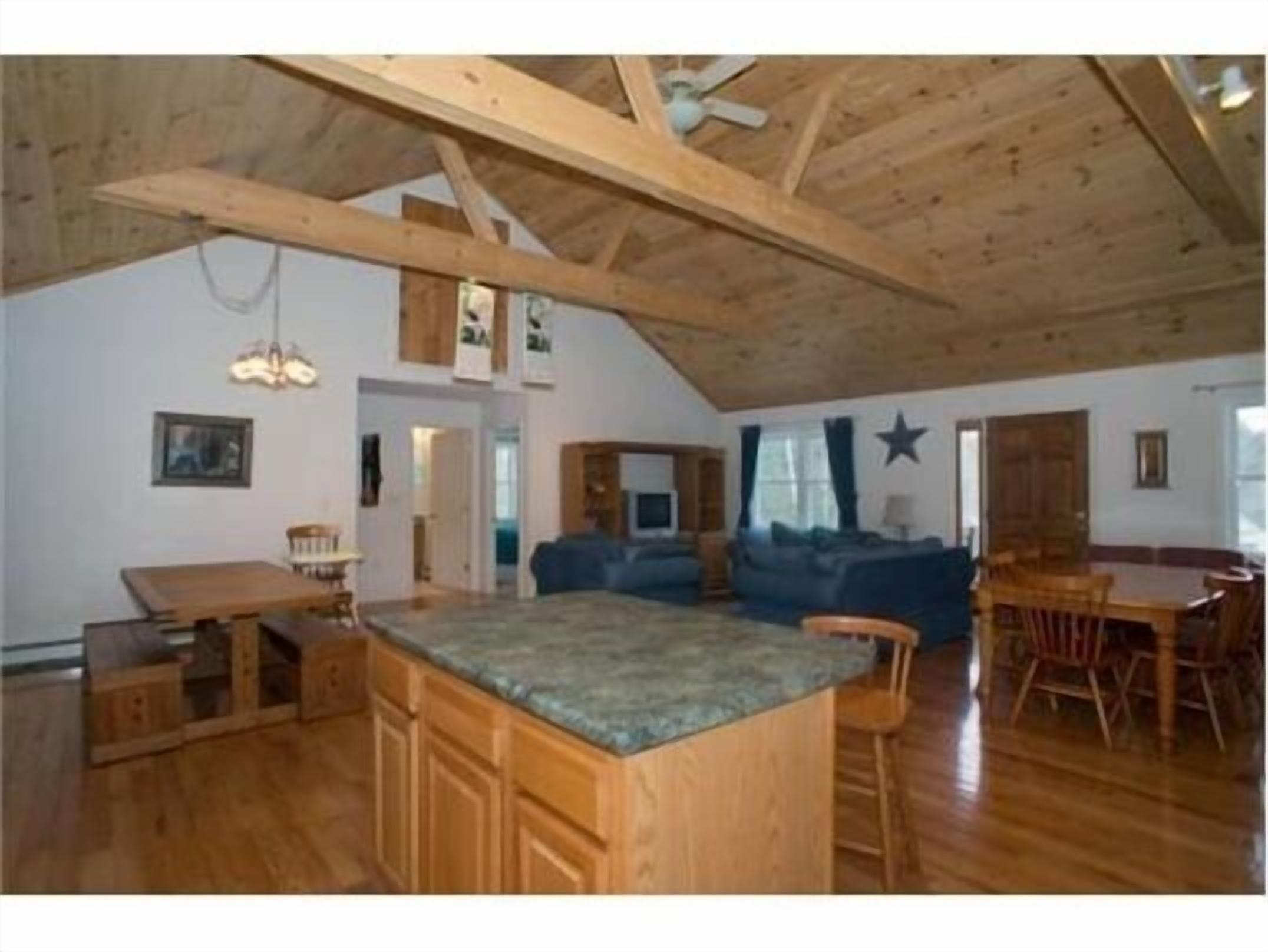 5BR W/ Master and 3Bathrooms ! Beautiful Home, White Mountain Region, Amazing!!!