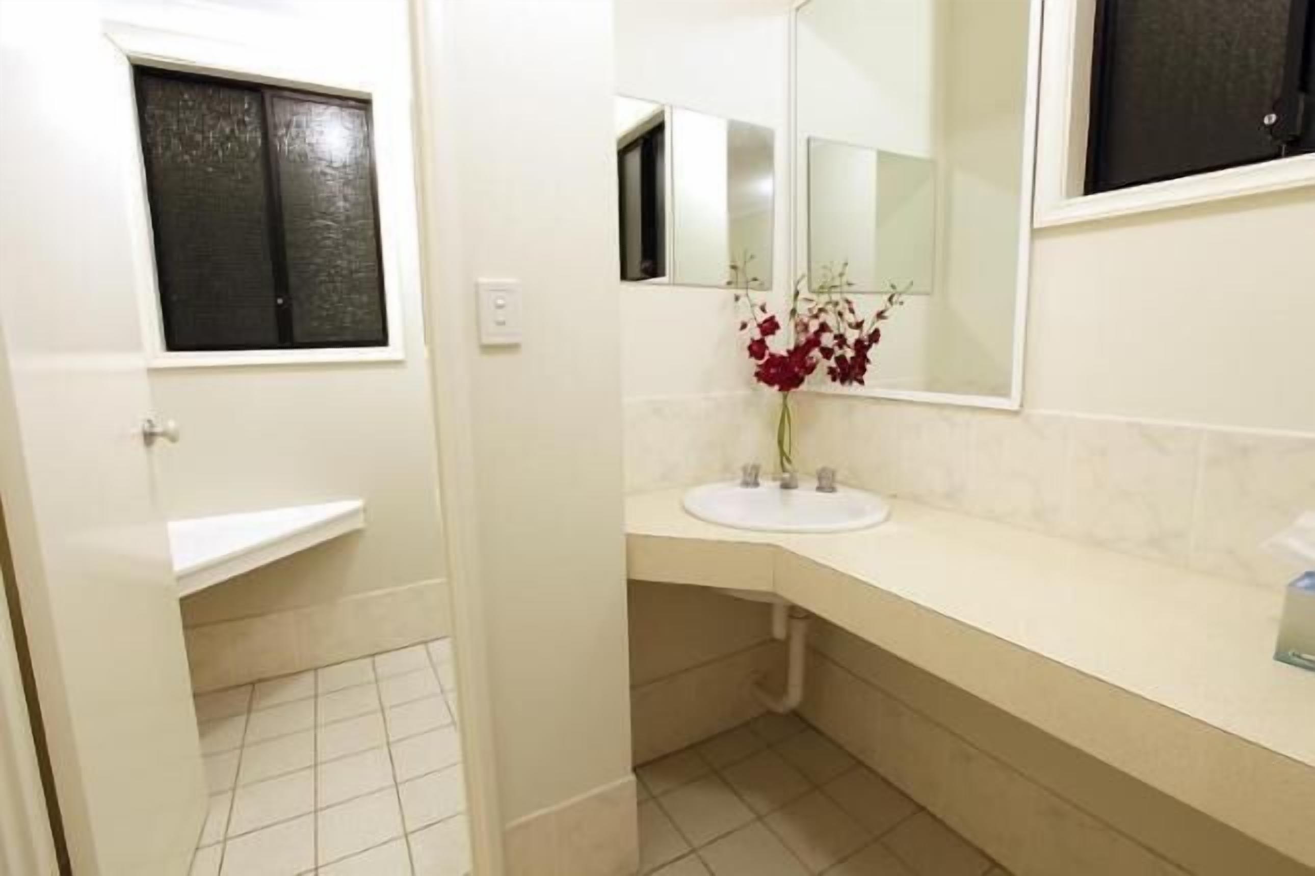 By the Bay on Everingham.....stroll to the beach (STRA6281WNRBTVLM) — image 6