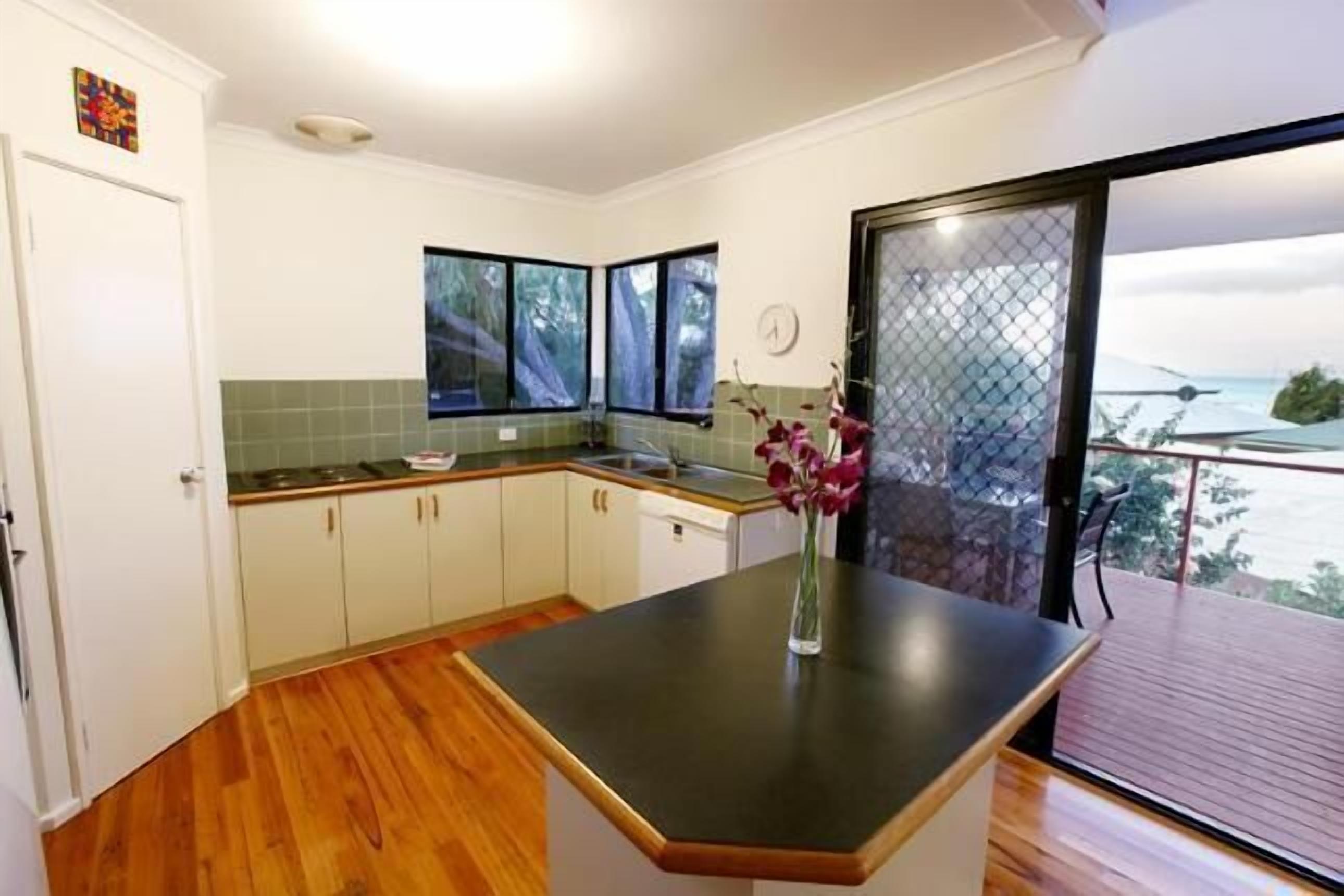 By the Bay on Everingham.....stroll to the beach (STRA6281WNRBTVLM) — image 3