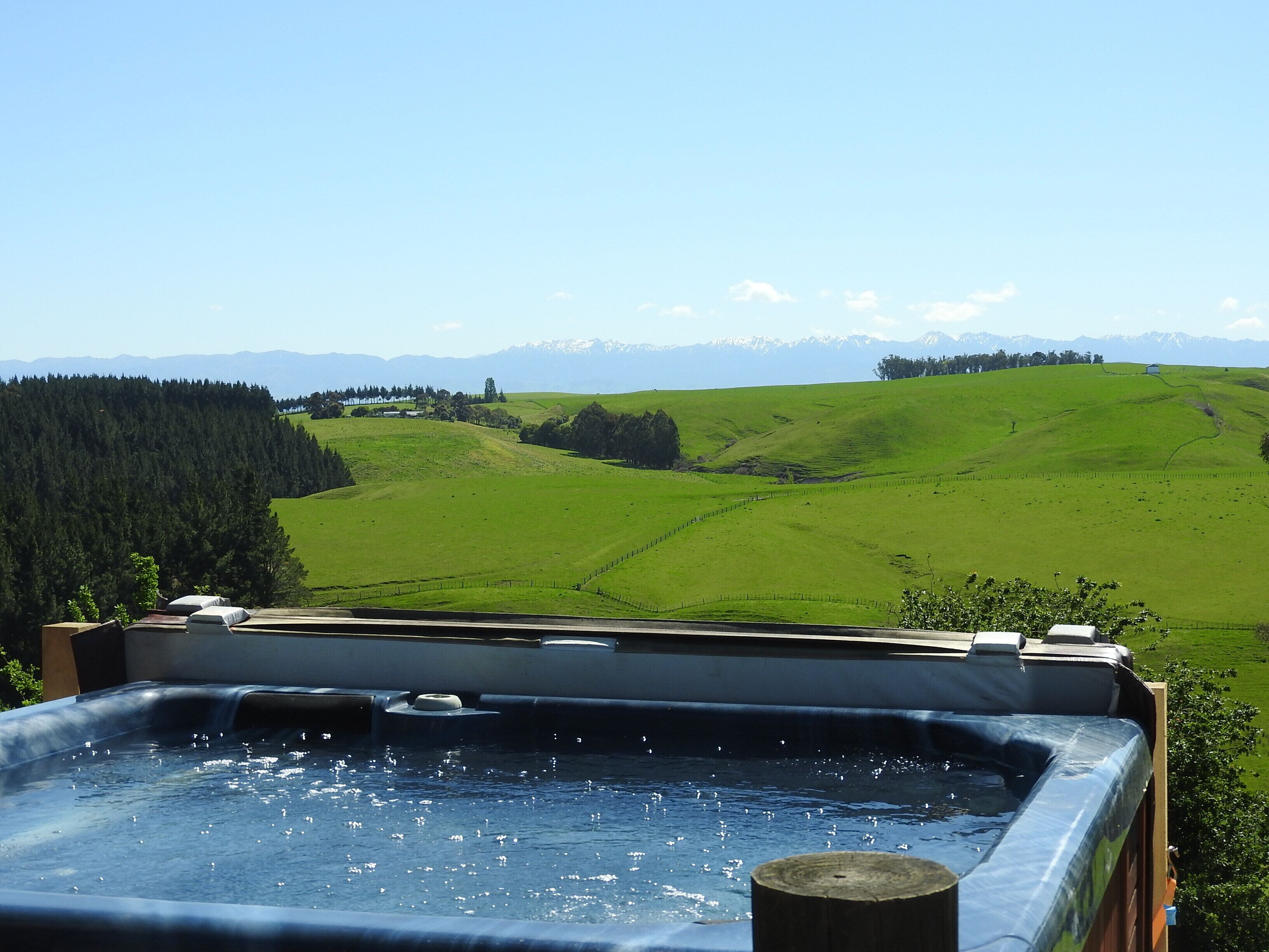 The spa pool is located to enjoy magnificent mountain views.