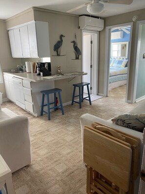 2 bedrooms, iron/ironing board, WiFi