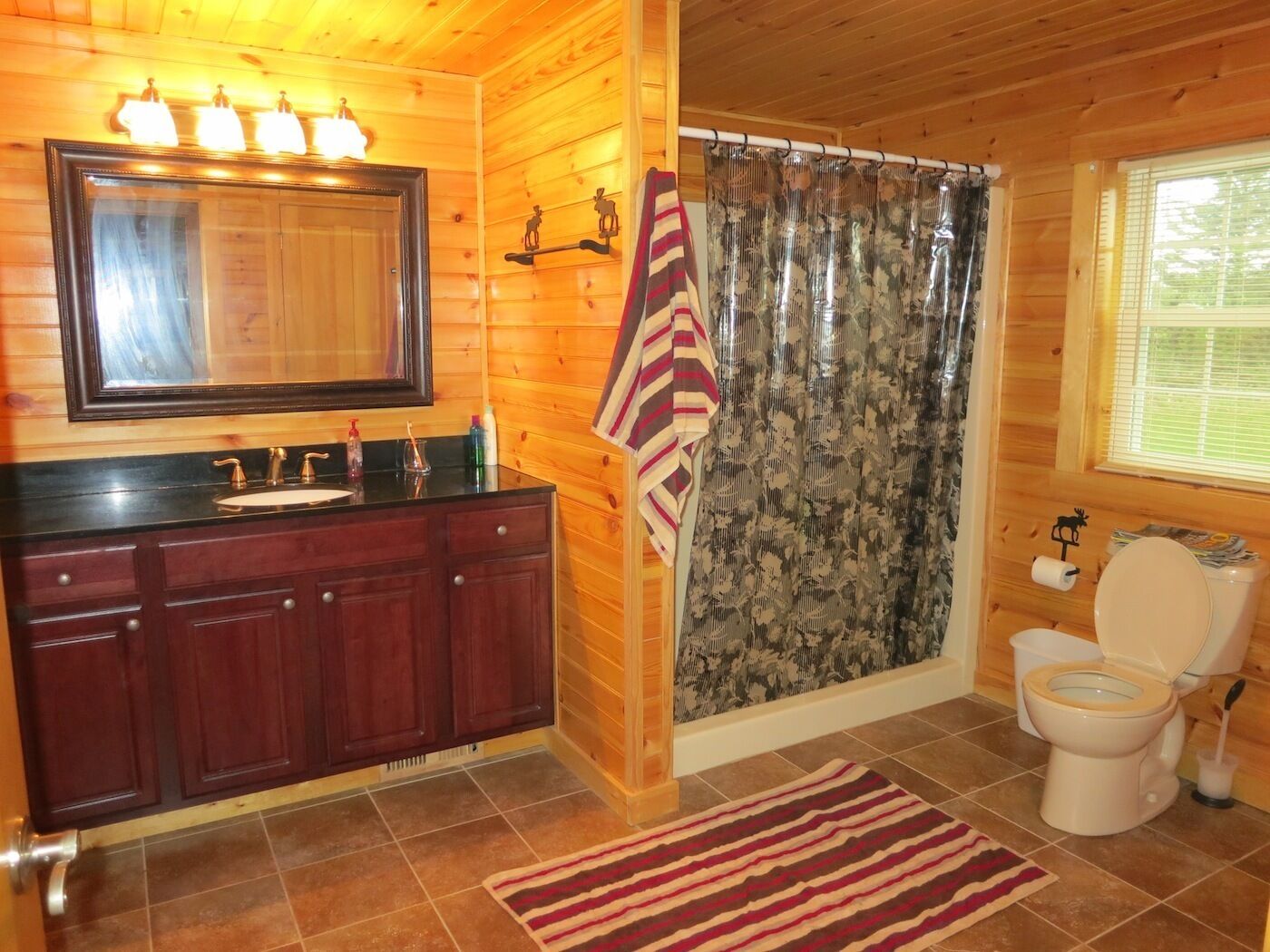 Burke Mountain Getaway. Great Spot For Mountain Biking, Skiing, Sight Seeing