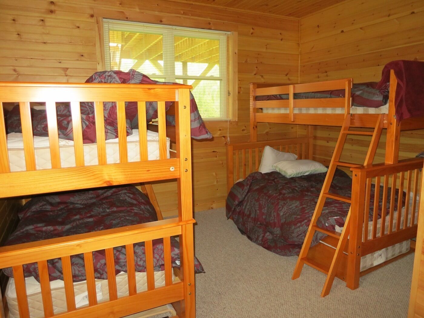 Burke Mountain Getaway. Great Spot For Mountain Biking, Skiing, Sight Seeing