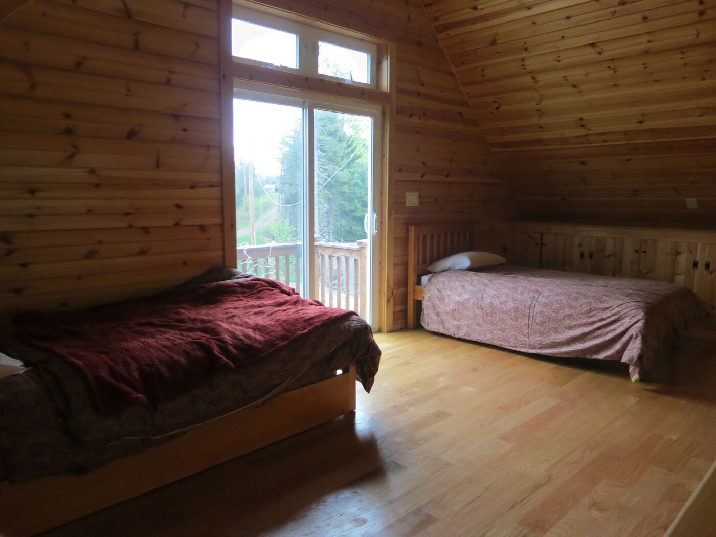 Burke Mountain Getaway. Great Spot For Mountain Biking, Skiing, Sight Seeing