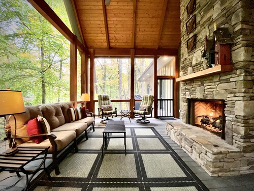 "Watia Creekside" Luxury/Hot Tub/2 FP's-Lake/Wi-Fi