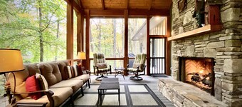 Creekside Luxury-Sparkling Hot Tub-2 Chimeneas-Lake Access-NOC 10 min. Wifi