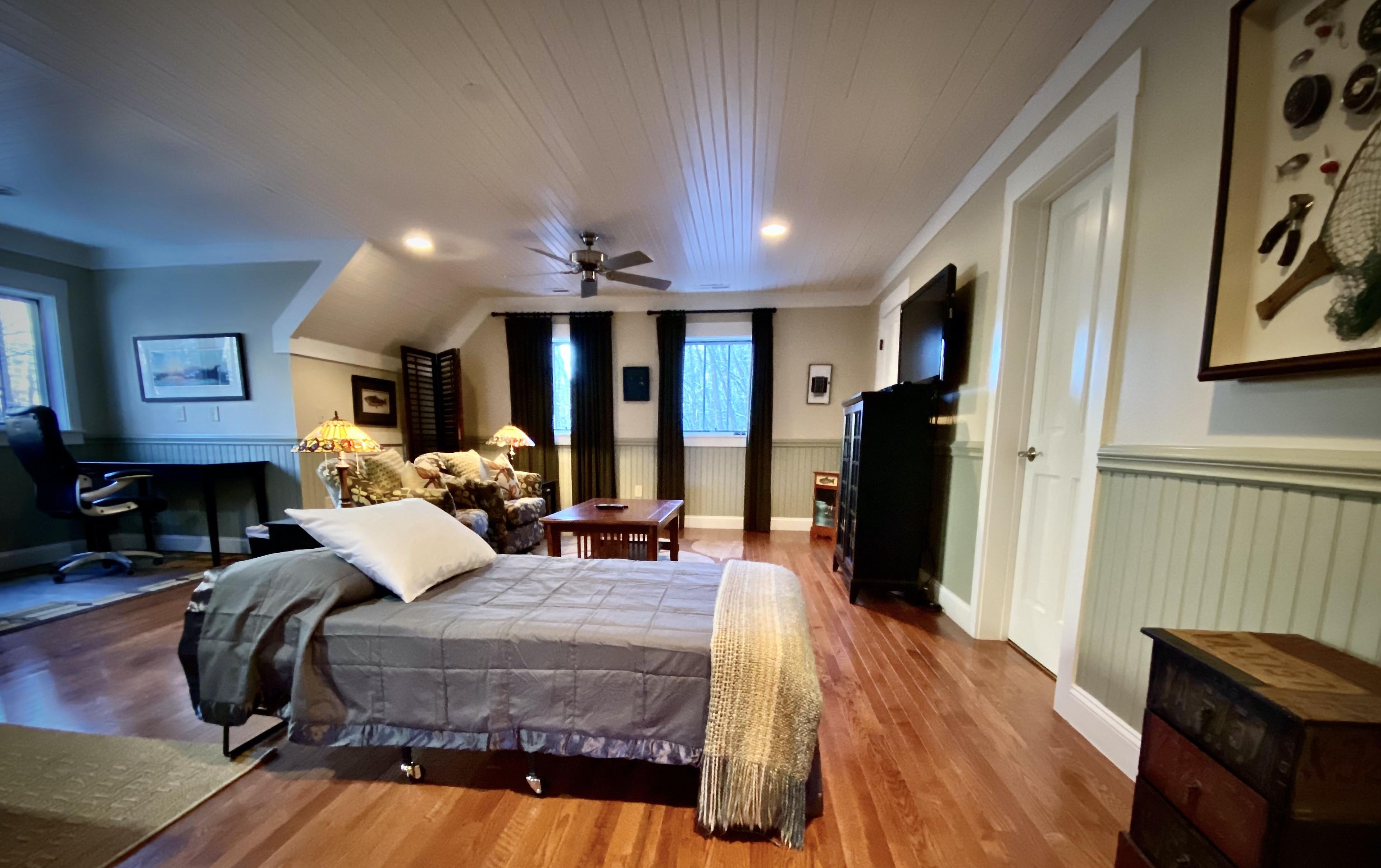 For groups of 5 or 6 Guests, we can make (2) Twin Rollaway Beds available to set up in the Loft (one of them is shown in the photo).